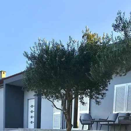 Modern With Private Swimming Pool Minutes From Adriatic Sea *