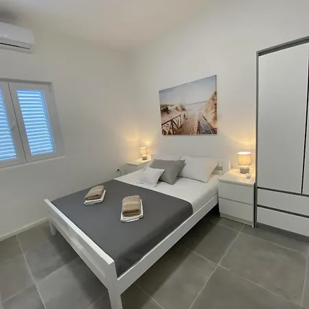 Modern With Private Swimming Pool Minutes From Adriatic Sea *