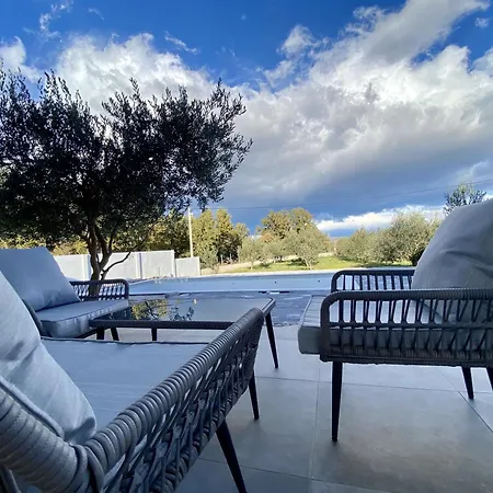 Dom wakacyjny Modern With Private Swimming Pool Minutes From Adriatic Sea