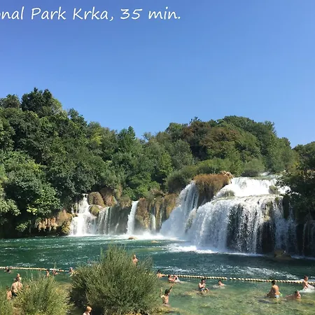 Dom wakacyjny Modern With Private Swimming Pool Minutes From Adriatic Sea *
