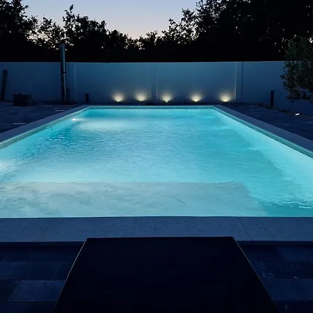 Modern With Private Swimming Pool Minutes From Adriatic Sea *